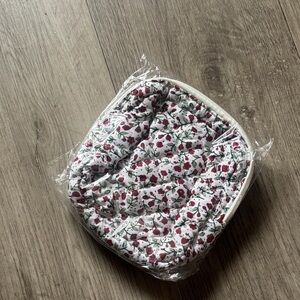 SHEIN Cherry Print Quilted Pouch - Red and White